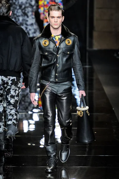 Look 28